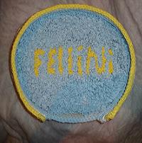 Caminha para gato/cão de porte pequeno ou médio. É lavável, super confortável, e pode ser feita nas cores que o dono quiser e personalizada! (25.00 trapilhices)